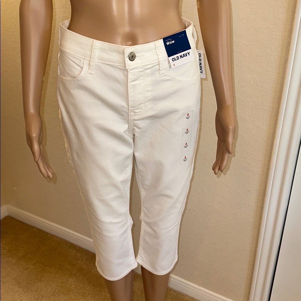 NWT Old Navy Crisp White Cropped Capris SIZE 2.